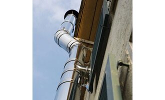 Edelstahlschornstein außen montieren - diese Möglichkeiten haben Sie - Edelstahlschornstein außen montieren